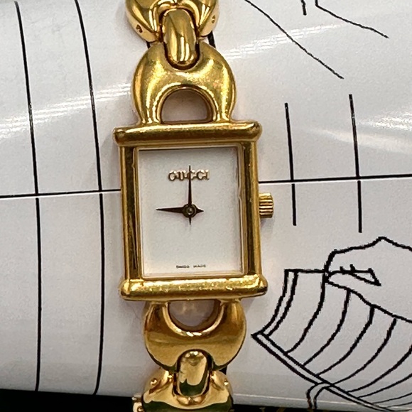 GUCCI 1800L WITH
INTERCHANGEABLE STRAPS - Picture 10 of 12